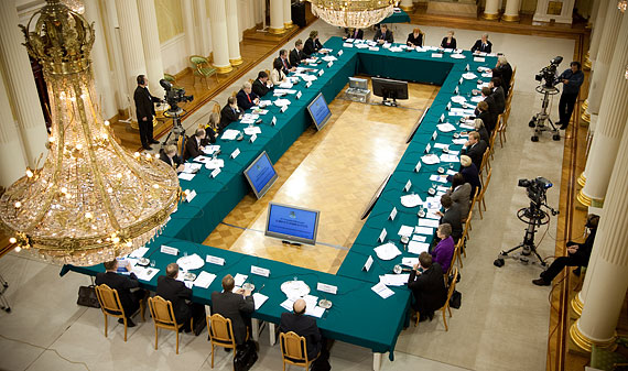 Keskustelutilaisuus järjestettiin Presidentinlinnan Valtiosalissa.